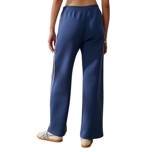 Abercrombie YPB neoKNIT MAX Dark Blue White Stripe Track Pants Size Medium - Picture 3 of 12